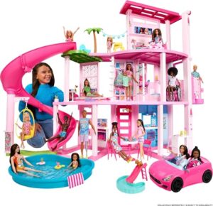 Barbie Dreamhouse, casa de muñecas para fiesta en la piscina con más de 75 piezas y tobogán de 3 pisos, juego de casa, elevador de mascotas y áreas de juego para cachorros